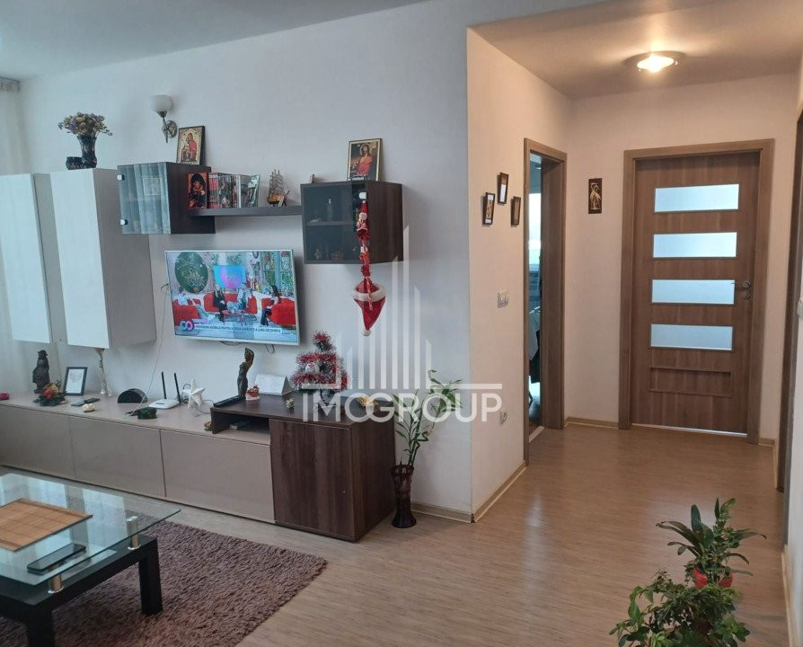 Apartament 3 camere de vanzare, parcare, zona BMW, Vivo