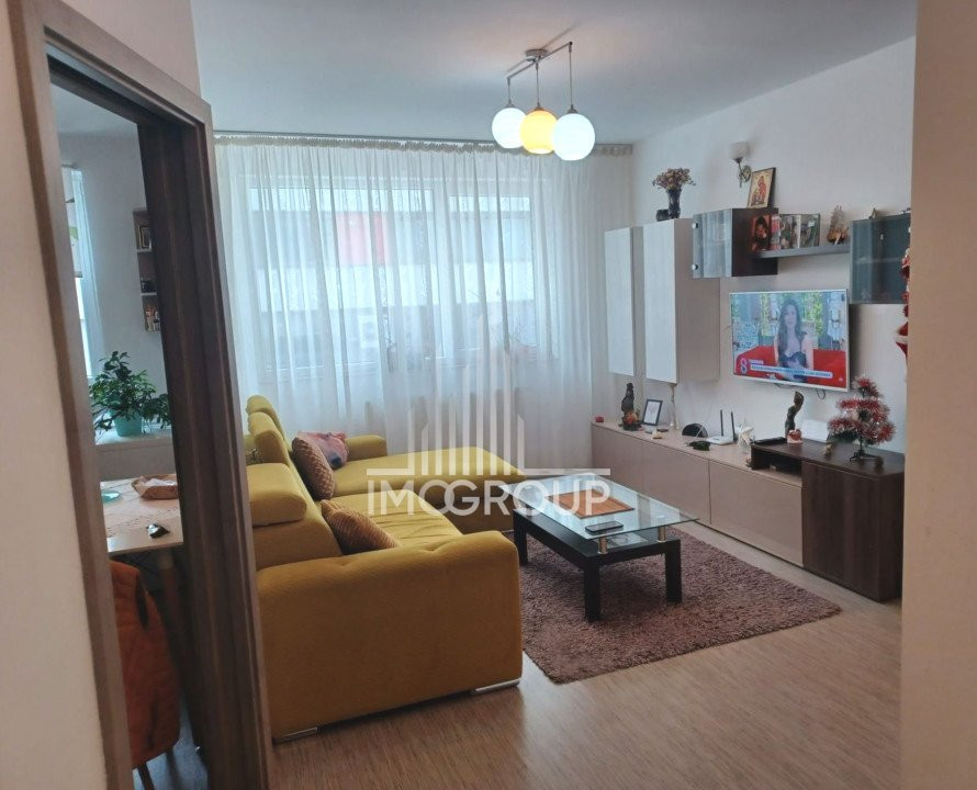 Apartament 3 camere de vanzare, parcare, zona BMW, Vivo