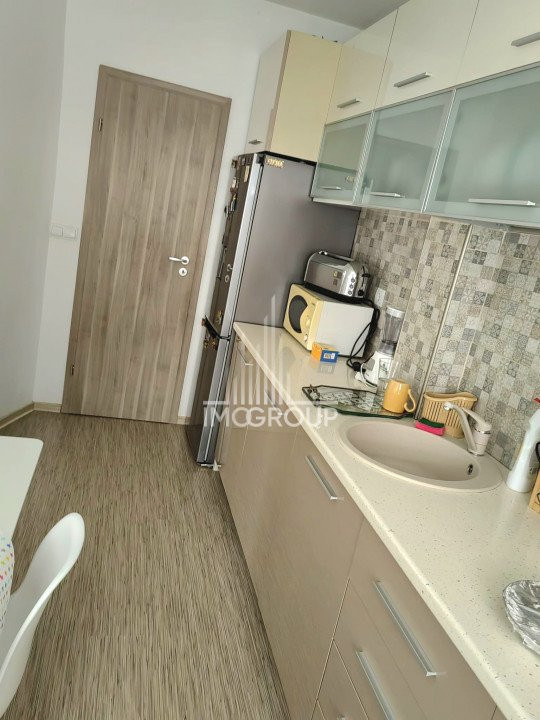 Apartament 3 camere de vanzare, parcare, zona BMW, Vivo