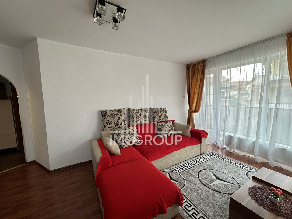 Apartament cu 2 camere separate, zona Florilor, cu parcare.