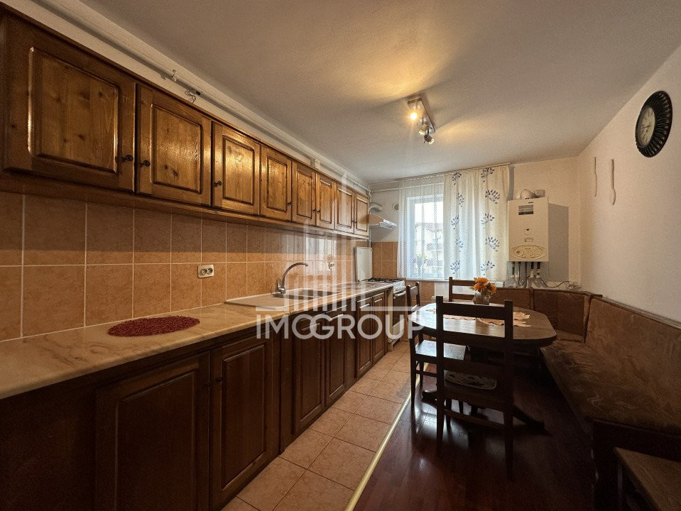 Apartament cu 2 camere separate, zona Florilor, cu parcare.