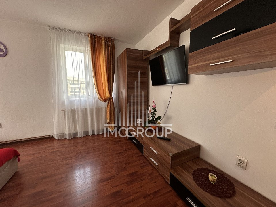 Apartament cu 2 camere separate, zona Florilor, cu parcare.