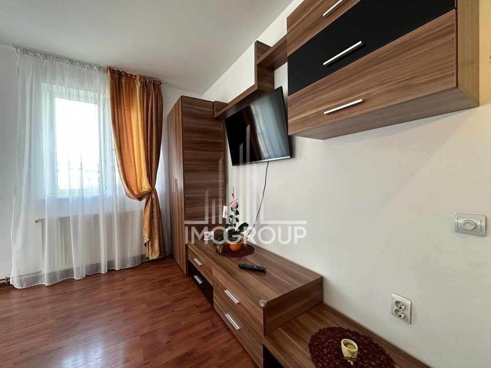 Apartament cu 2 camere separate, zona Florilor, cu parcare.