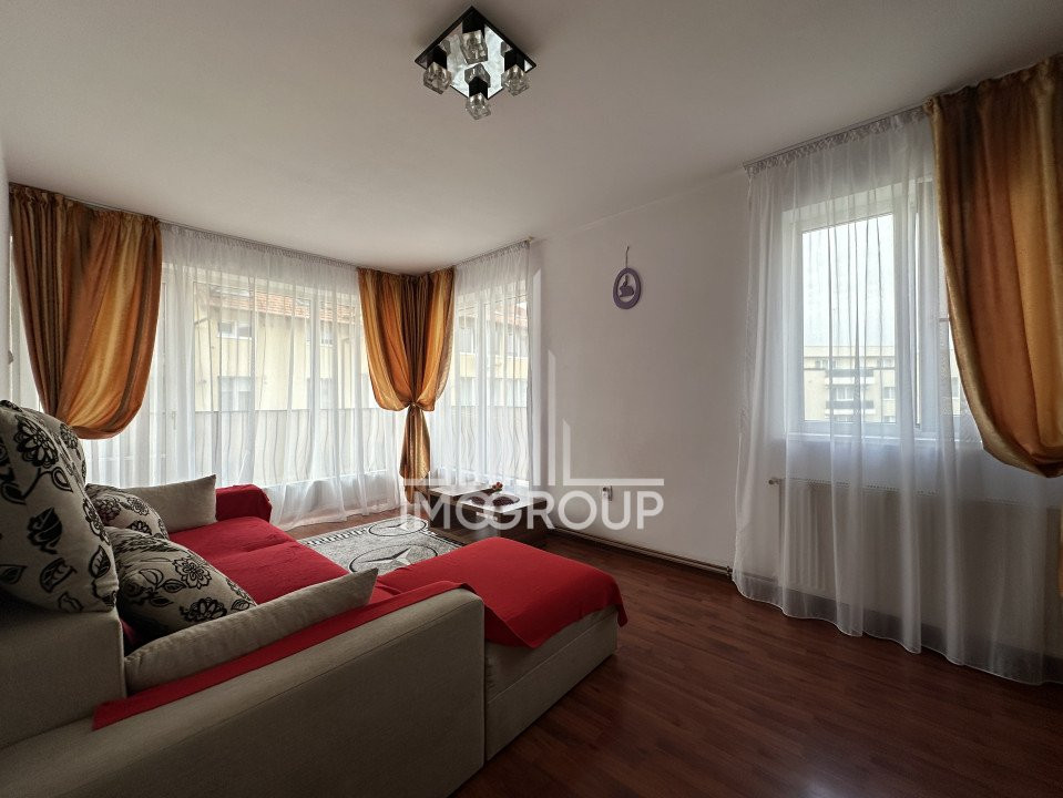 Apartament cu 2 camere separate, zona Florilor, cu parcare.