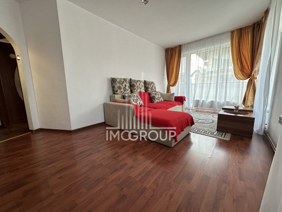 Apartament cu 2 camere separate, zona Florilor, cu parcare.