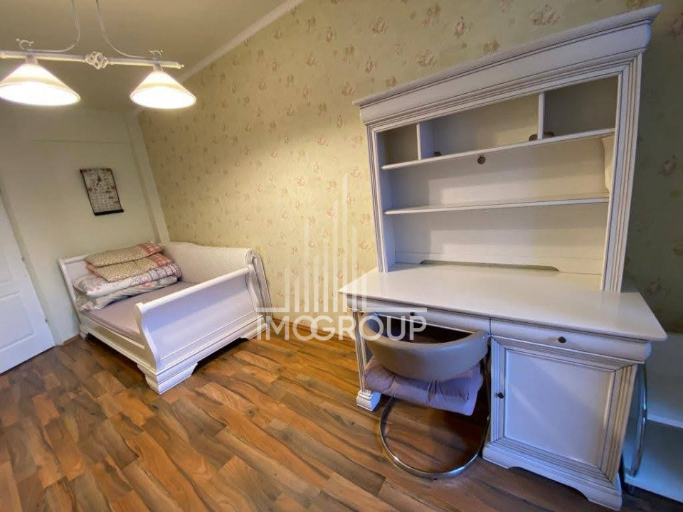 Apartament de vanzare 2 camere etaj intermediar parcare 