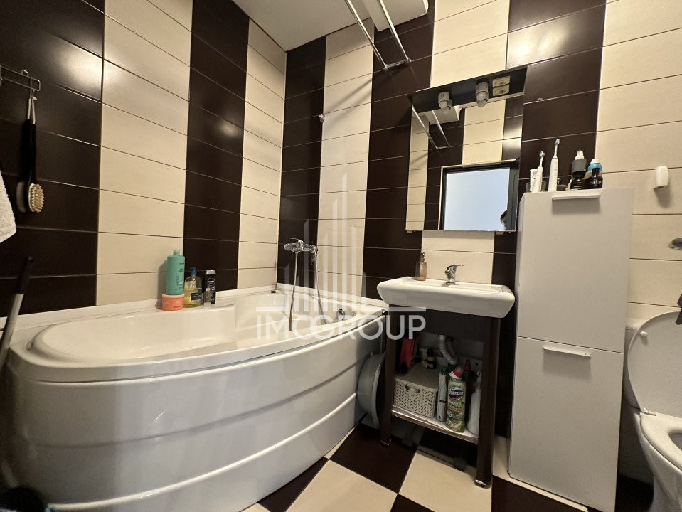 0%Comision. Apartament spatios cu 3 camere in zona centrala, str. Eroilor.