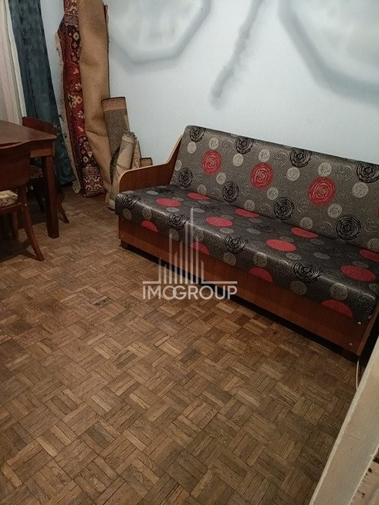 De inchiriat apartament 3 camere Piata  Abator