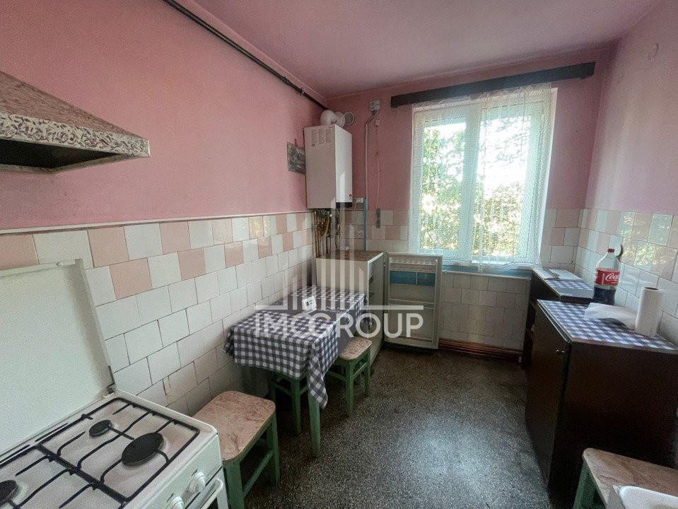 De inchiriat apartament 3 camere Piata  Abator