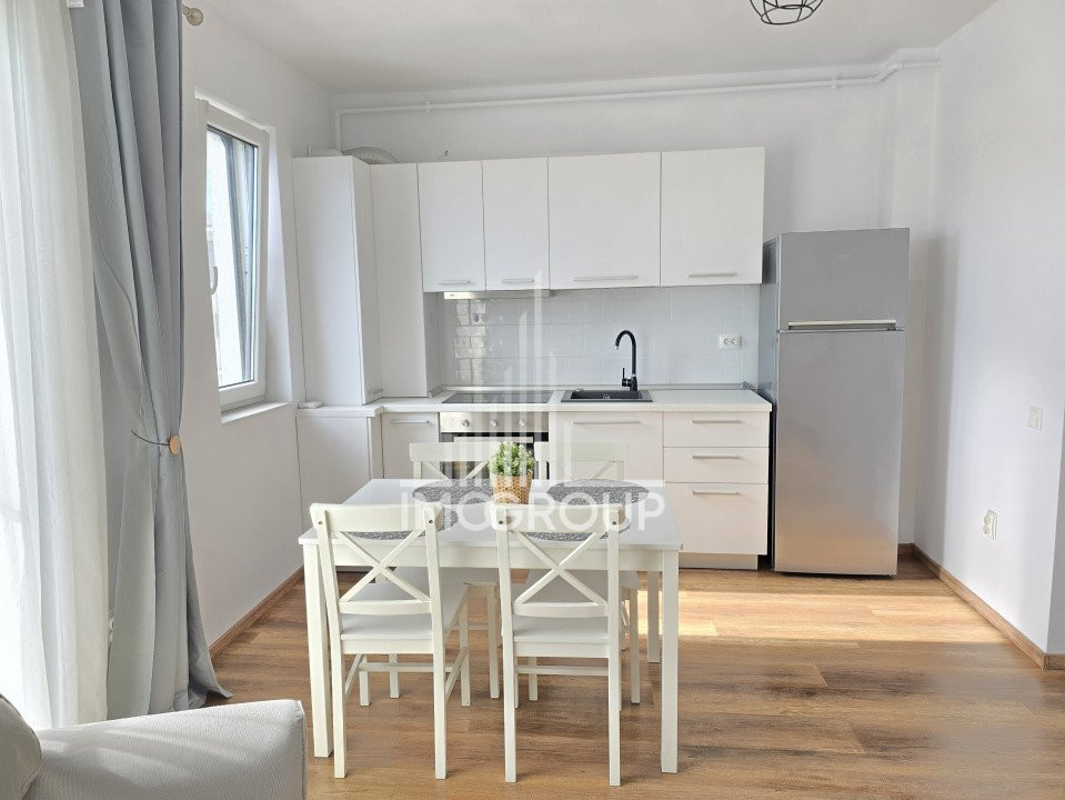 Vand apartament cu 2 camere si parcare in Floresti