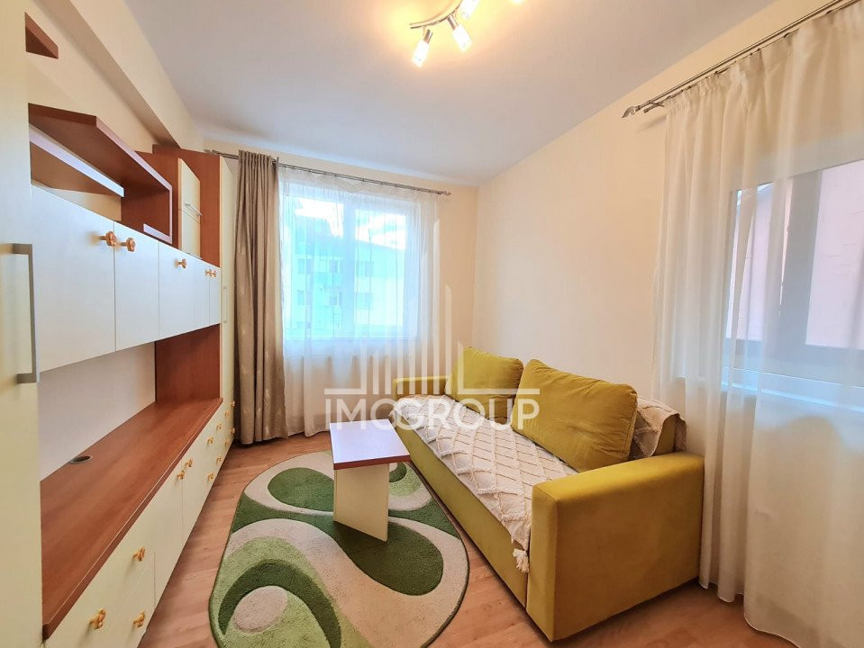 Apartament cu 2 camere decomandate de inchiriat str Urusagului, parcare