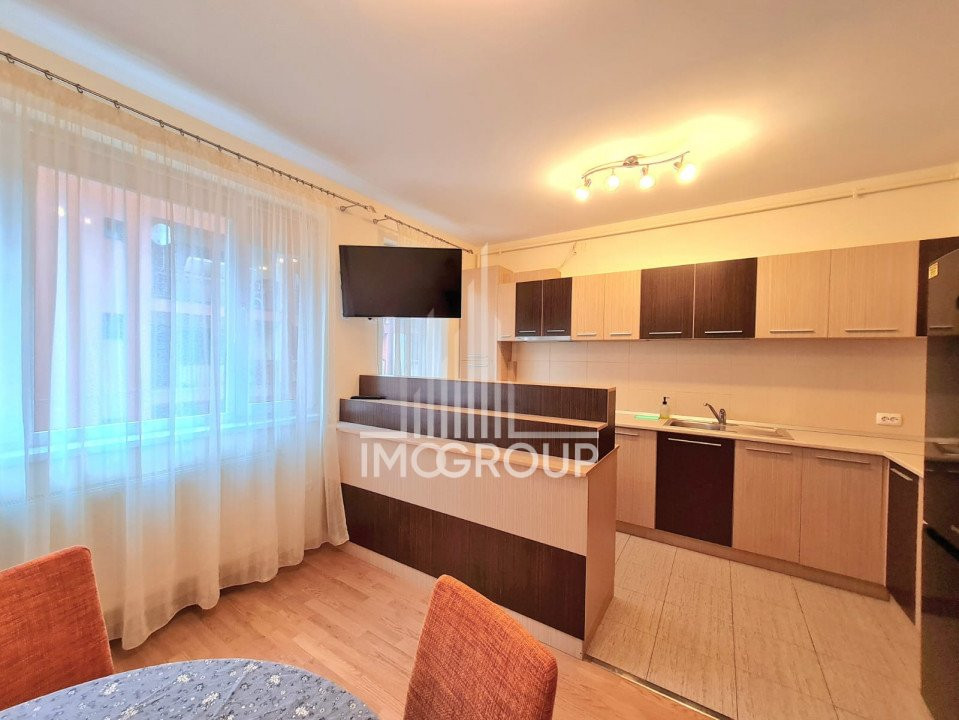 Apartament cu 2 camere decomandate de inchiriat str Urusagului, parcare