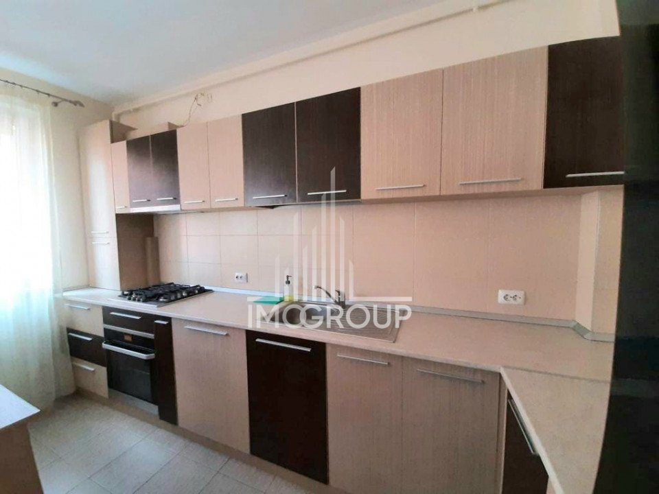 Apartament cu 2 camere decomandate de inchiriat str Urusagului, parcare