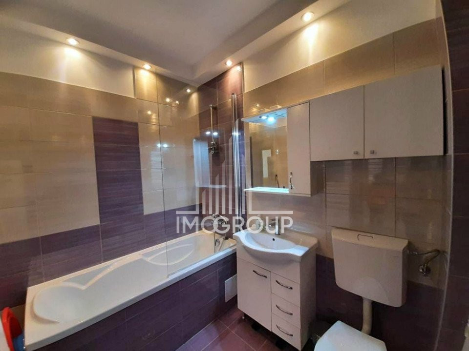 Apartament cu 2 camere decomandate de inchiriat str Urusagului, parcare
