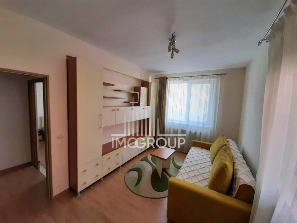 Apartament cu 2 camere decomandate de inchiriat str Urusagului, parcare