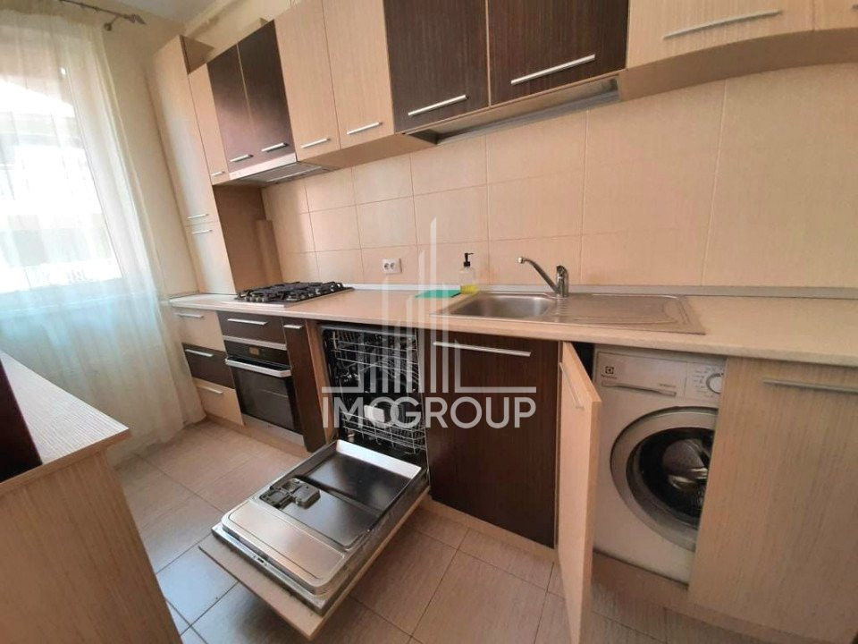 Apartament cu 2 camere decomandate de inchiriat str Urusagului, parcare