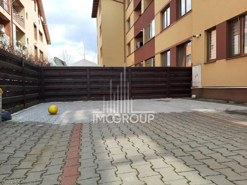 Apartament cu 2 camere decomandate de inchiriat str Urusagului, parcare