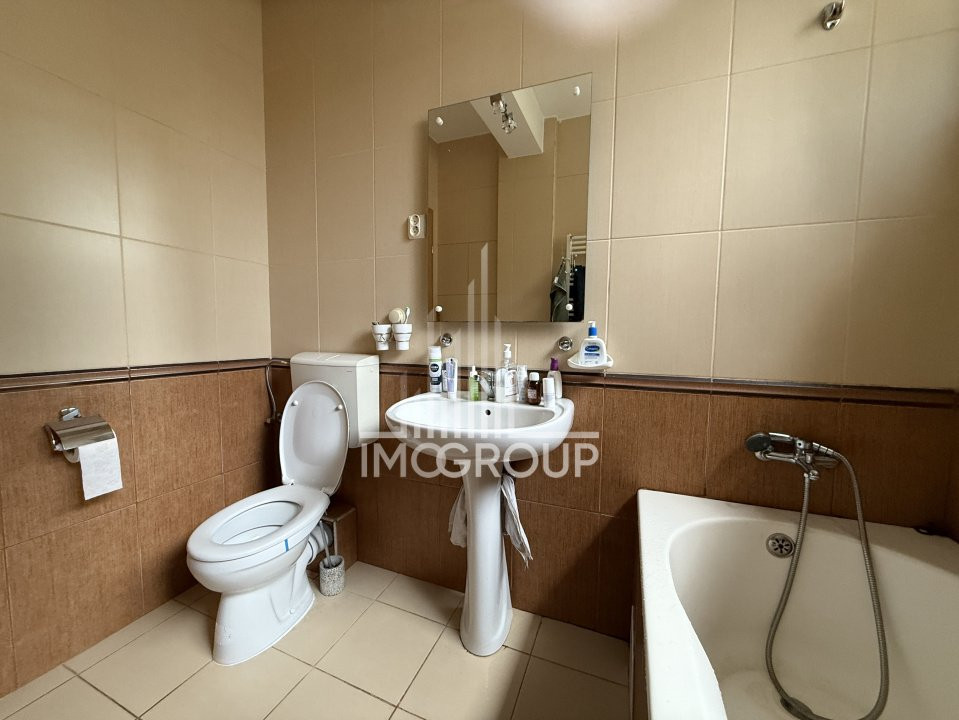 Apartament de închiriat | 4 camere în centru | zona NTT Data  | balcon | 2 băi 