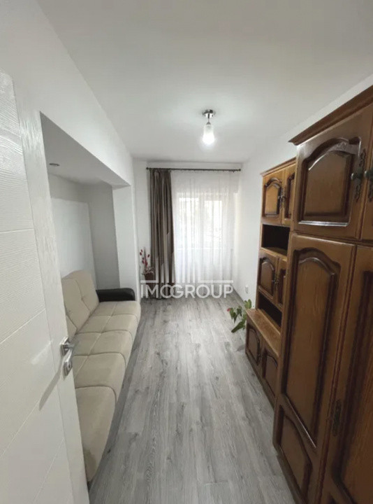 Inchiriez apartament 3 cam decomandate, pacare, str Ion Mester