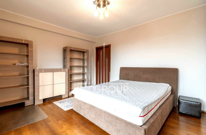 Apartament de inchiriat cu 3 camere, garaj, str Becas