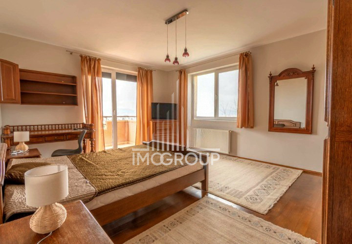 Apartament de inchiriat cu 3 camere, garaj, str Becas