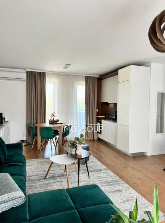 Apartament superb 3 camere, 2 băi, parcare, locație semicentrală