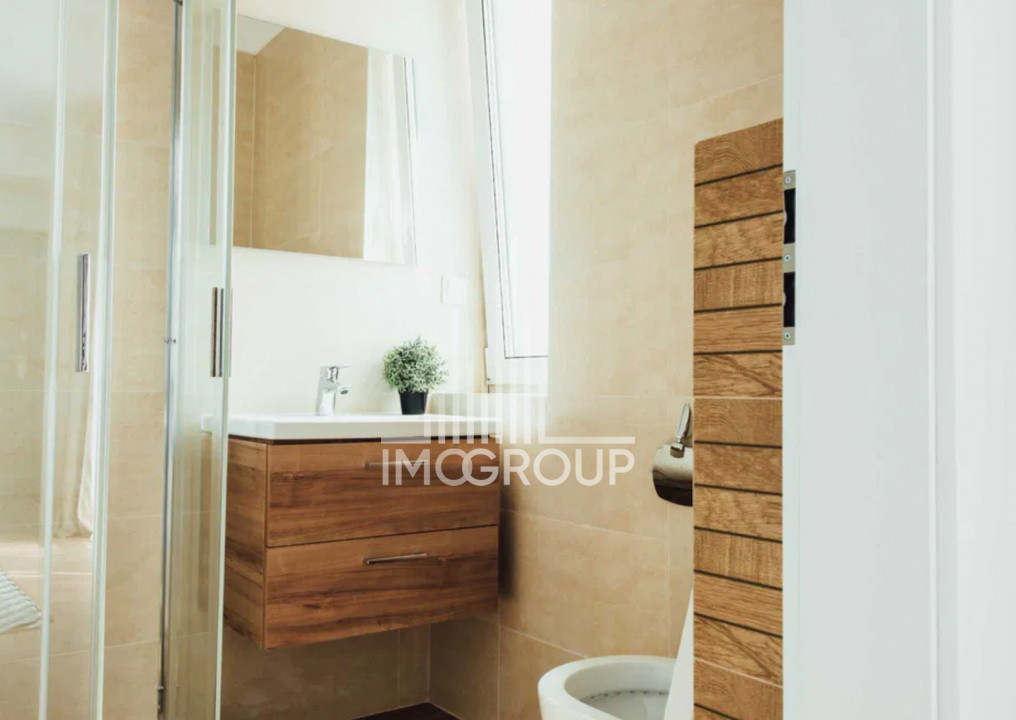Apartament superb 3 camere, 2 băi, parcare, locație semicentrală