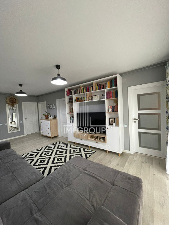 Vanzare apartament spațios și luminos 3 camere ,74 mp, 2 balcoane, garaj, boxa