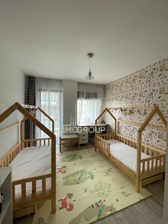 Vanzare apartament spațios și luminos 3 camere ,74 mp, 2 balcoane, garaj, boxa