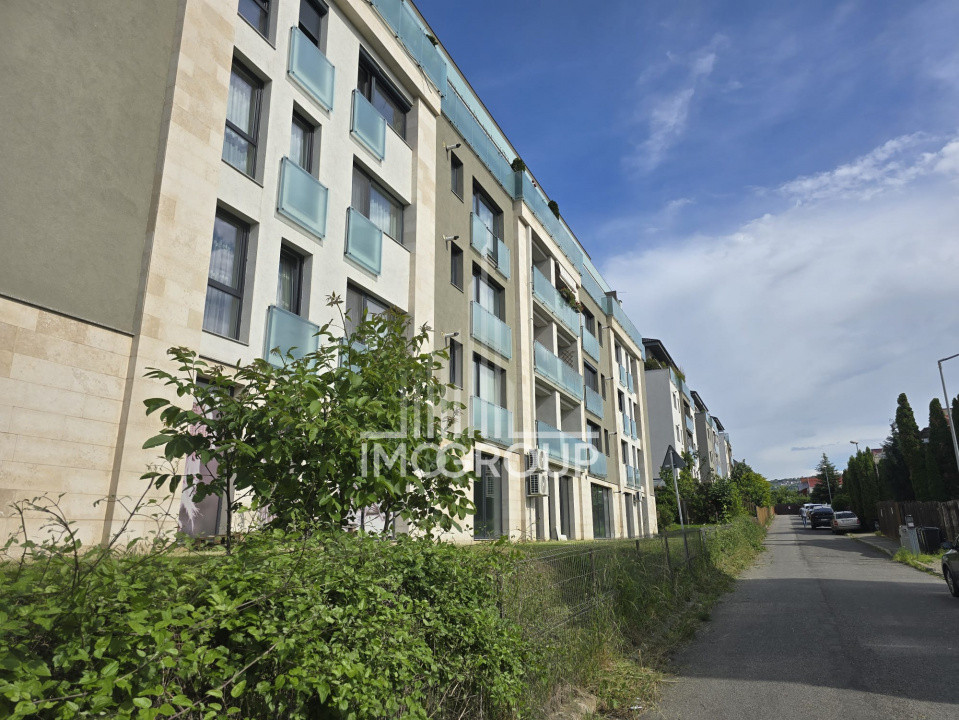 Vanzare apartament spațios și luminos 3 camere ,74 mp, 2 balcoane, garaj, boxa