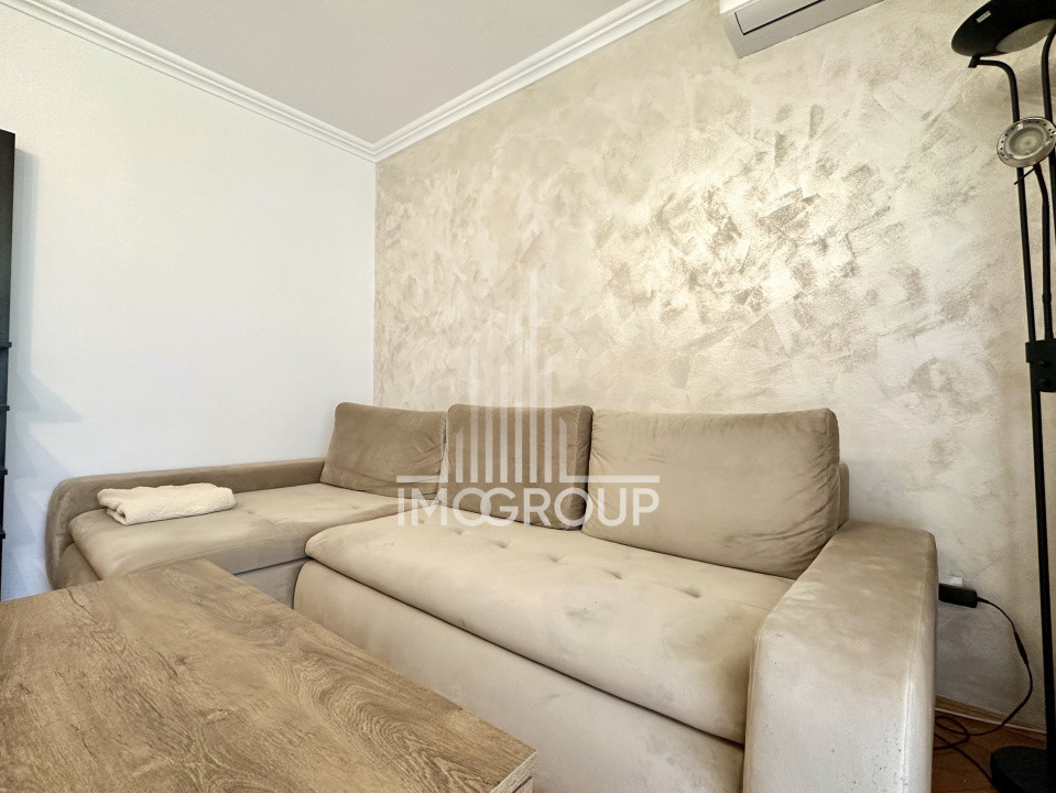 Apartament cu 4 camere, strada Bucium, etaj intermediar.