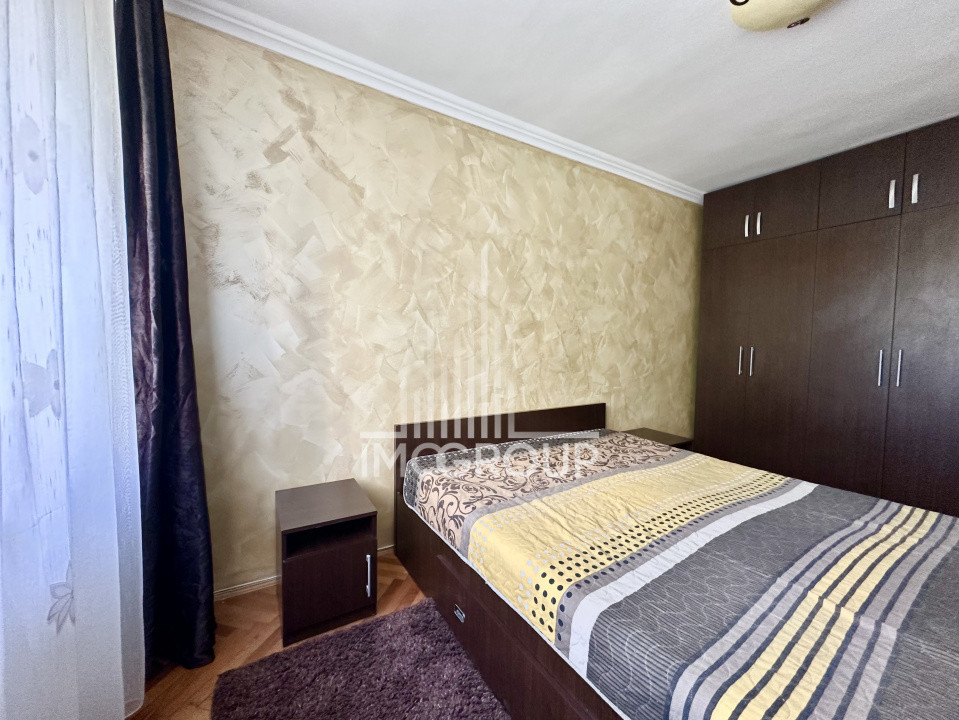 Apartament cu 4 camere, strada Bucium, etaj intermediar.
