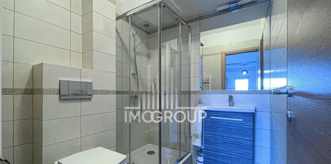 Apartament modern cu 3 camere, 2 băi și terasă de 30 mp, garaj