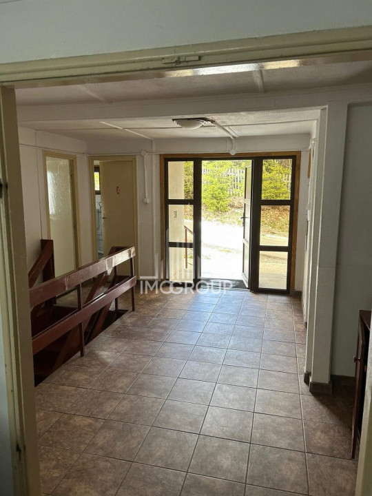 Hostel 10 camere | capacitate 33 persoane | sauna | ciubar | Muntele Baisorii
