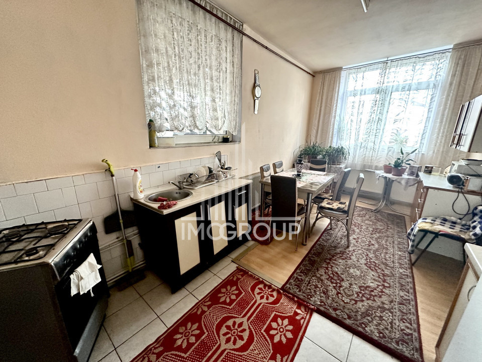 Apartament la curte comuna | cota teren 180mp | zona strazii Traian
