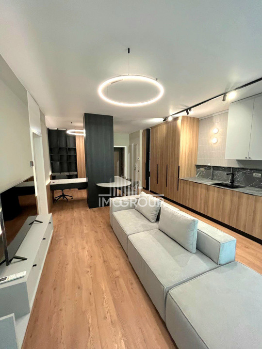 Inchiriez apartament NOU 2 camere cu grădină, garaj prima închiriere