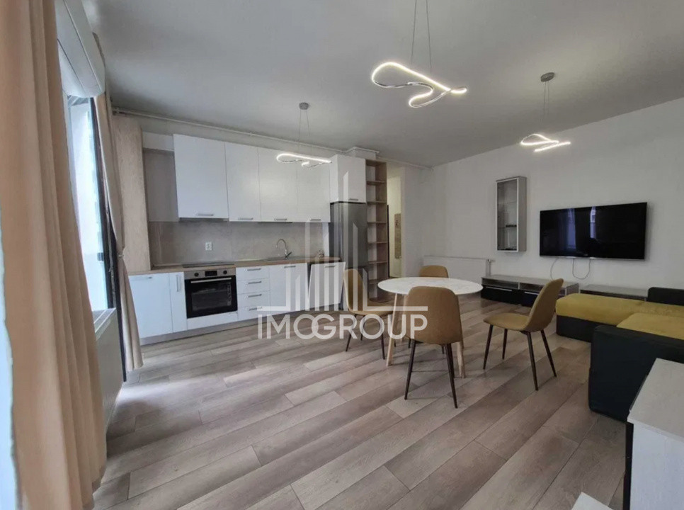 Apartament 3 cam de închiriat, 2 bai, garaj, str. Ploiești, zona centrală