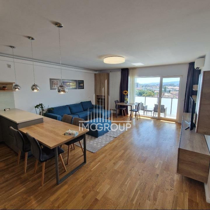 Apartament cu 3 camere de inchiriat in zona centrala, terasa