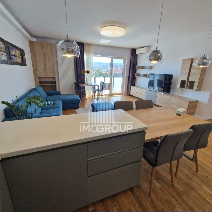 Apartament cu 3 camere de inchiriat in zona centrala, terasa