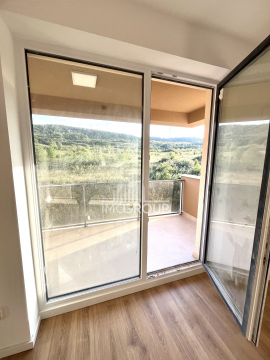 Penthouse ultrafinisat 3 camere | 2 bai | 3 terase | posibilitate parcare |Terra