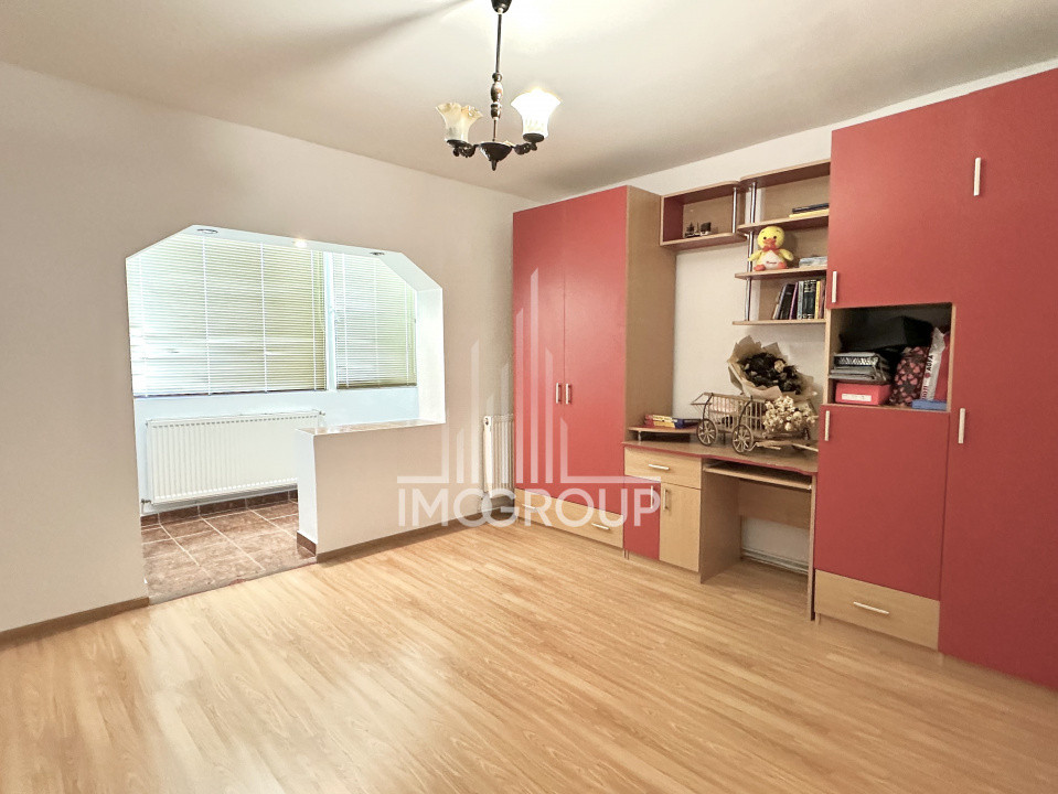 Apartament cu 3 camere decomandate, Zona Shopping City Calea Sagului