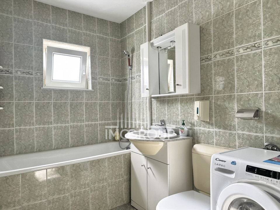 Apartament cu 3 camere decomandate, Zona Shopping City Calea Sagului