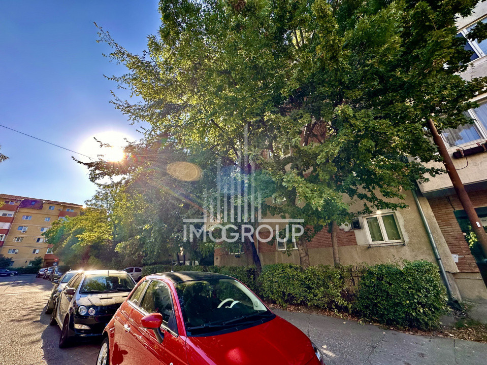 Apartament cu 3 camere decomandate, Zona Shopping City Calea Sagului