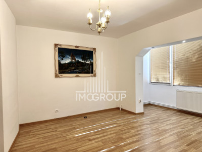 Apartament cu 3 camere decomandate, Zona Shopping City Calea Sagului