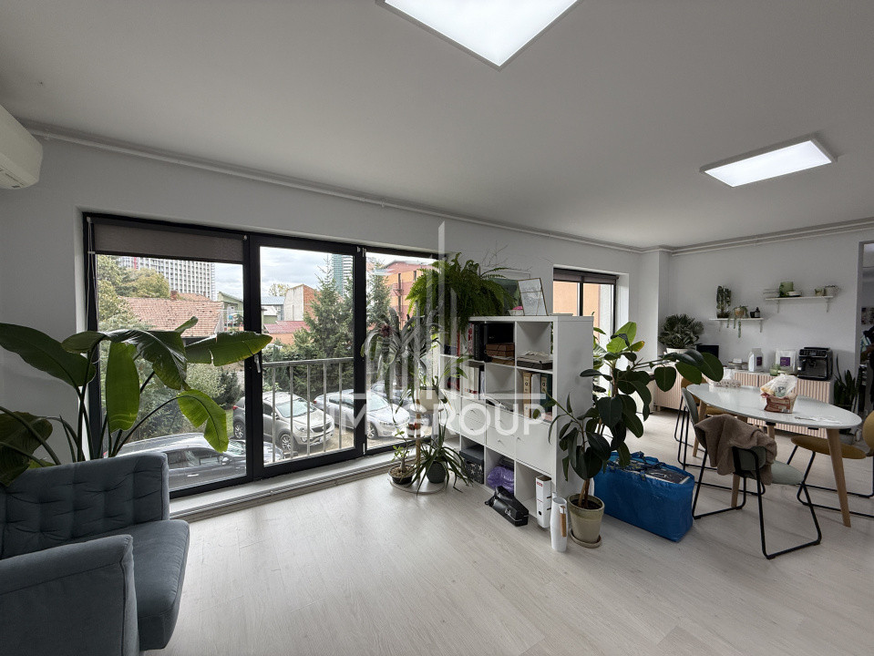 Spațiu de birouri | zona Străzii Decebal | 2 Băi | 2 Garaje | Recompartimentare 