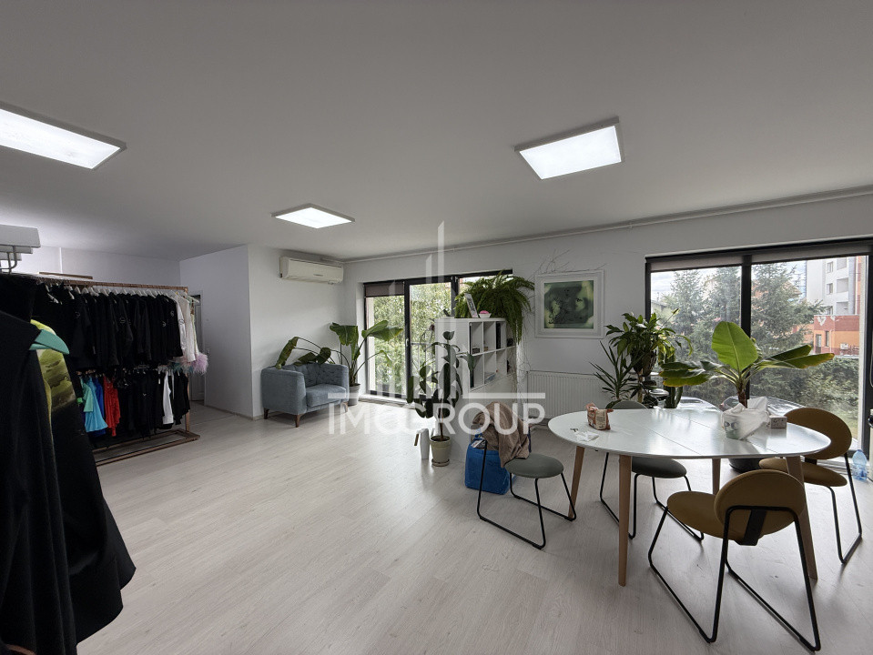 Spațiu de birouri | zona Străzii Decebal | 2 Băi | 2 Garaje | Recompartimentare 