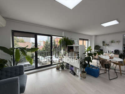 Spațiu de birouri | zona Străzii Decebal | 2 Băi | 2 Garaje | Recompartimentare 
