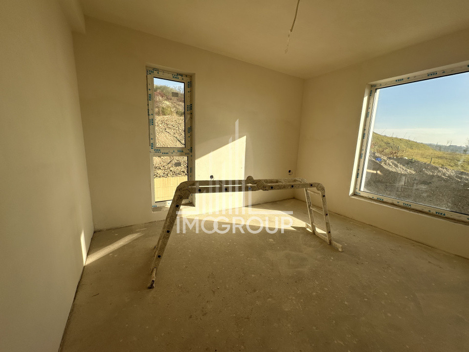Duplex modern NZEB cu rooftop panoramic și garaj, situat pe o stradă liniștită, 