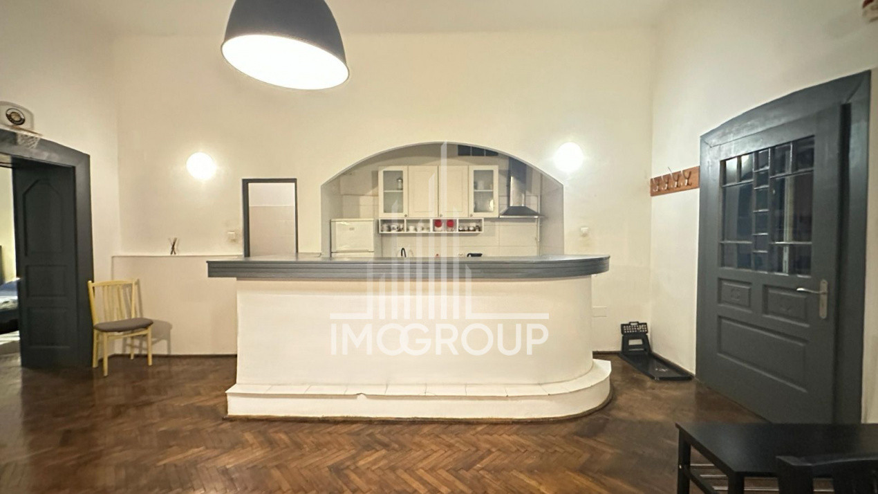Apartament cochet de vânzare în centrul Clujului – tavan înalt, zonă excelentă!