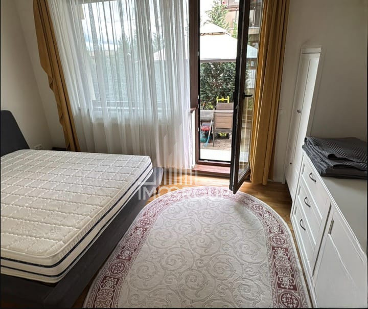 Apartament de inchiriat 2 camere, grădină proprie 110 mp și parcare privată 
